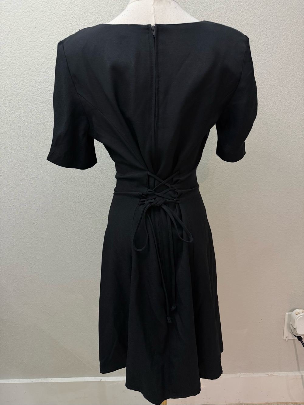 Be Smart Vintage Black Lace-Up Back Dress Size 7/8 USA - Picture 4 of 7